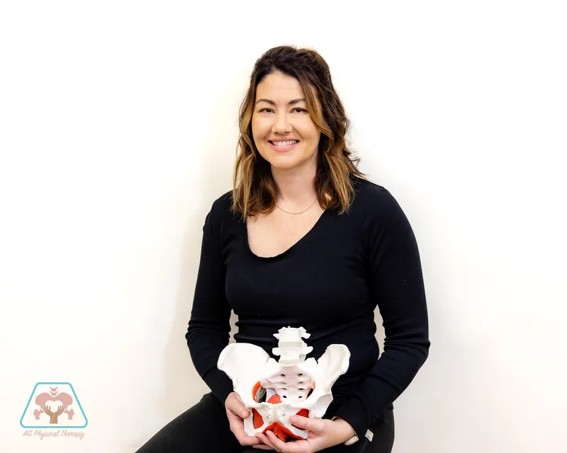 Dr. Ashlee Gendron holding pelvic anatomy model, concierge pelvic floor physical therapist in San Diego