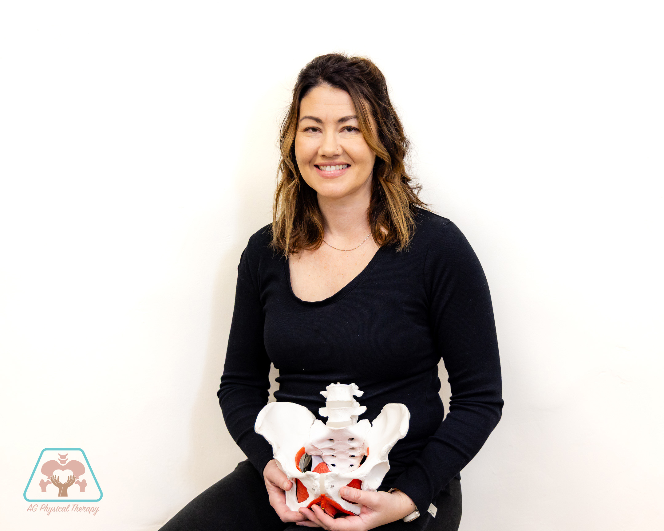 Dr. Ashlee Gendron holding pelvic anatomy model, concierge pelvic floor physical therapist in San Diego